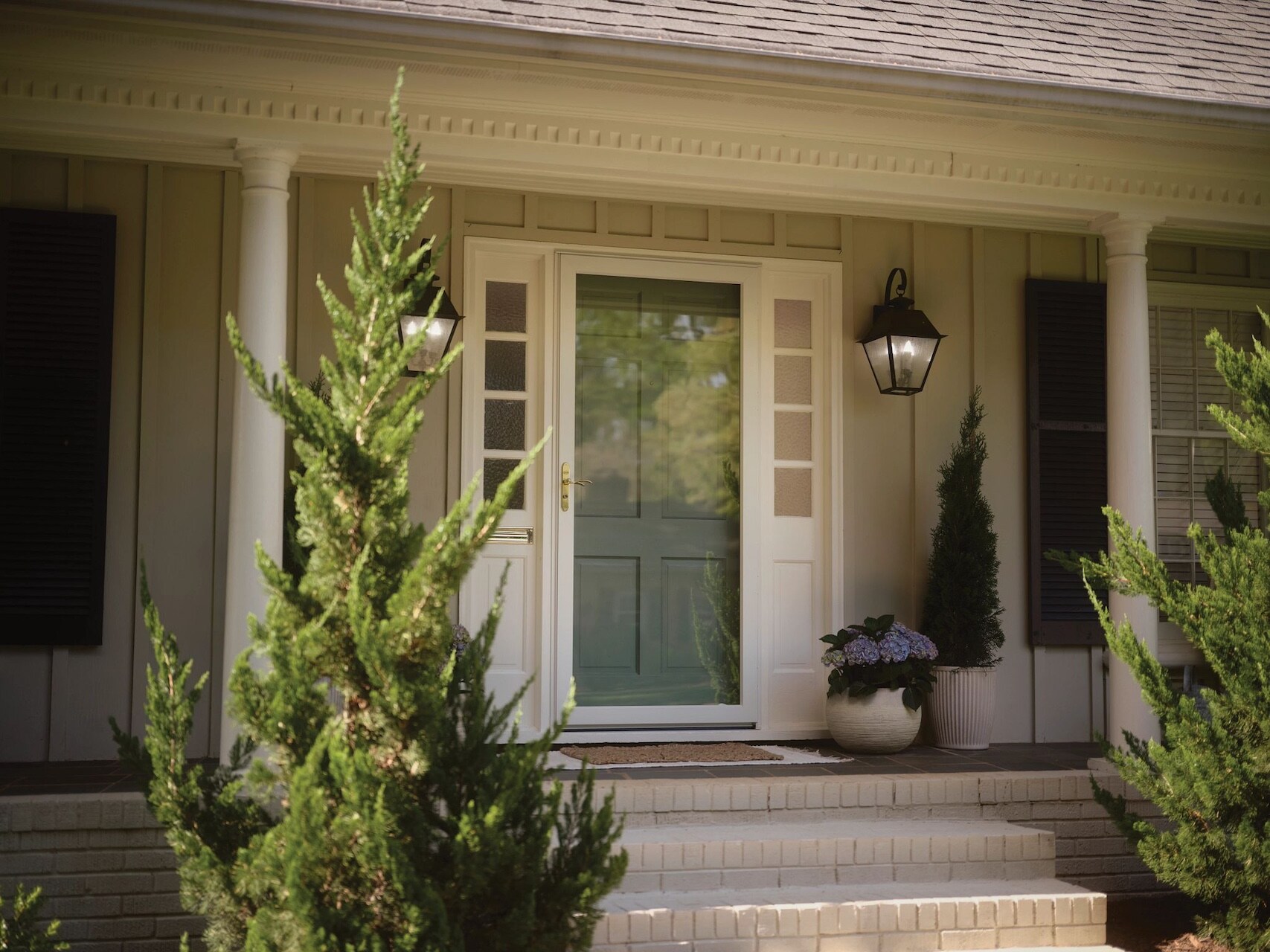 Larson 50 Fullview Storm Door | Classic Style with Easy Seasonal