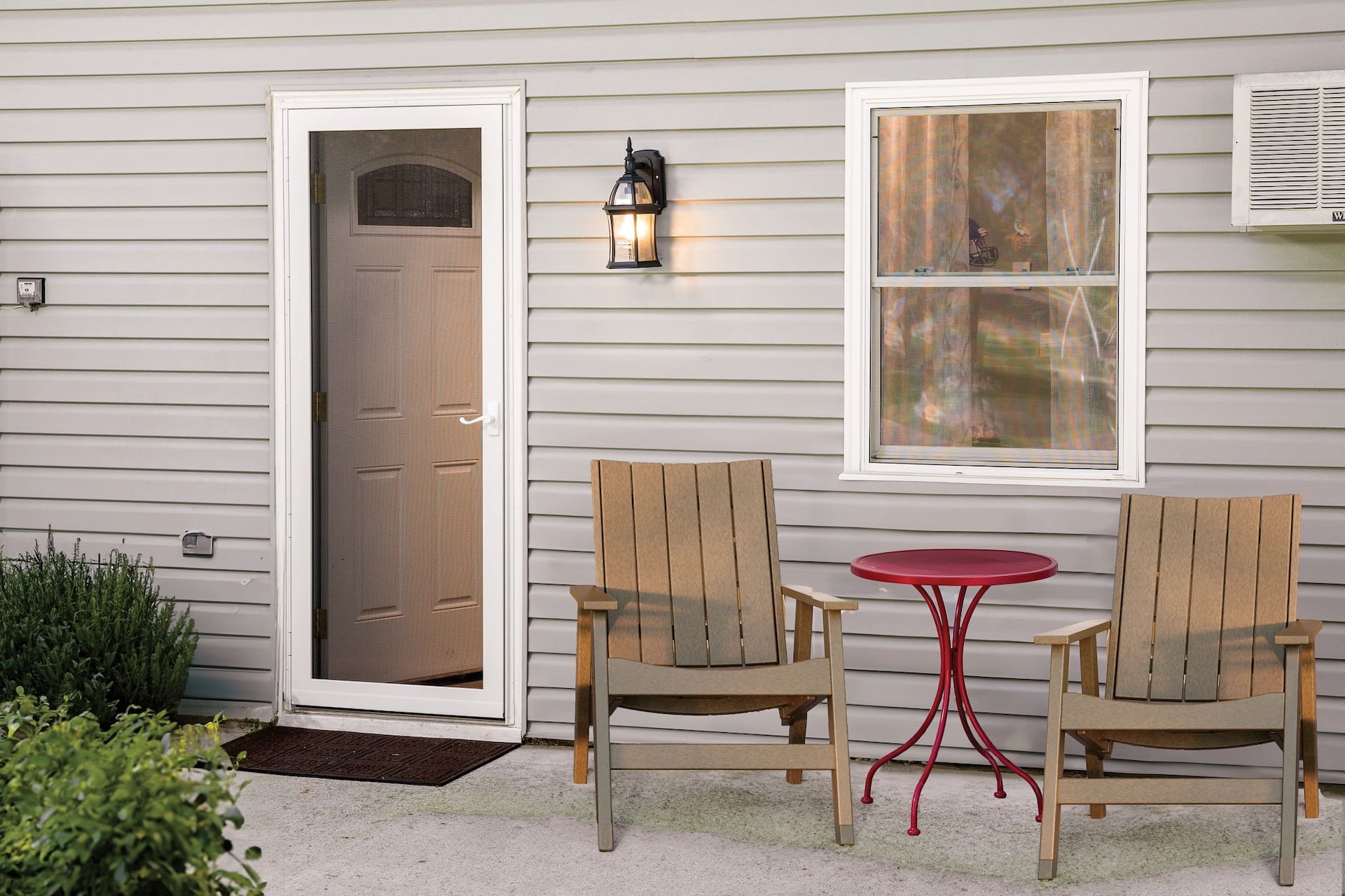 The Difference Between Screen Doors and Storm Doors