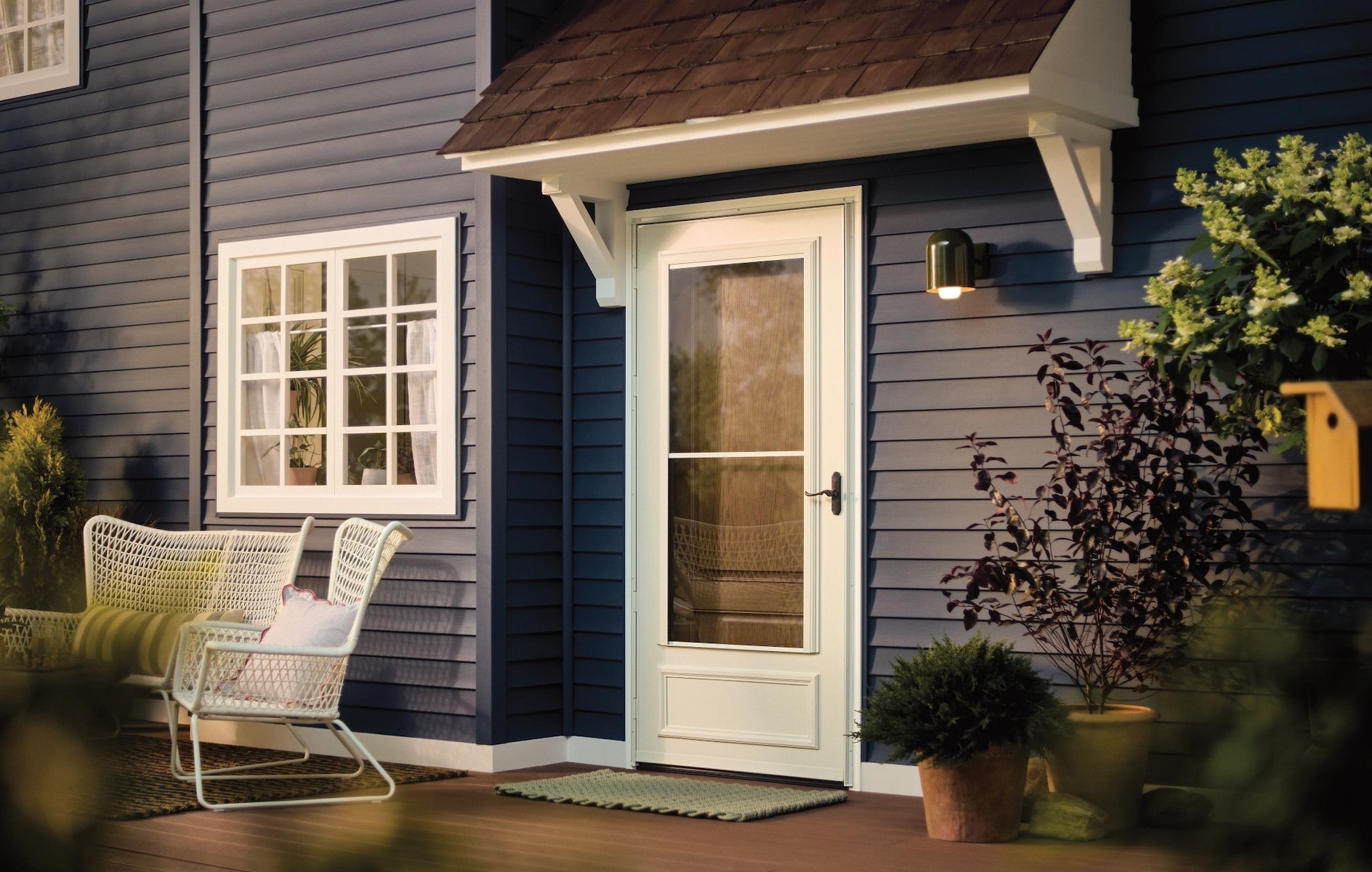 Larson 30 Midview Storm Door | Retractable Screen & Hands-Free Hold