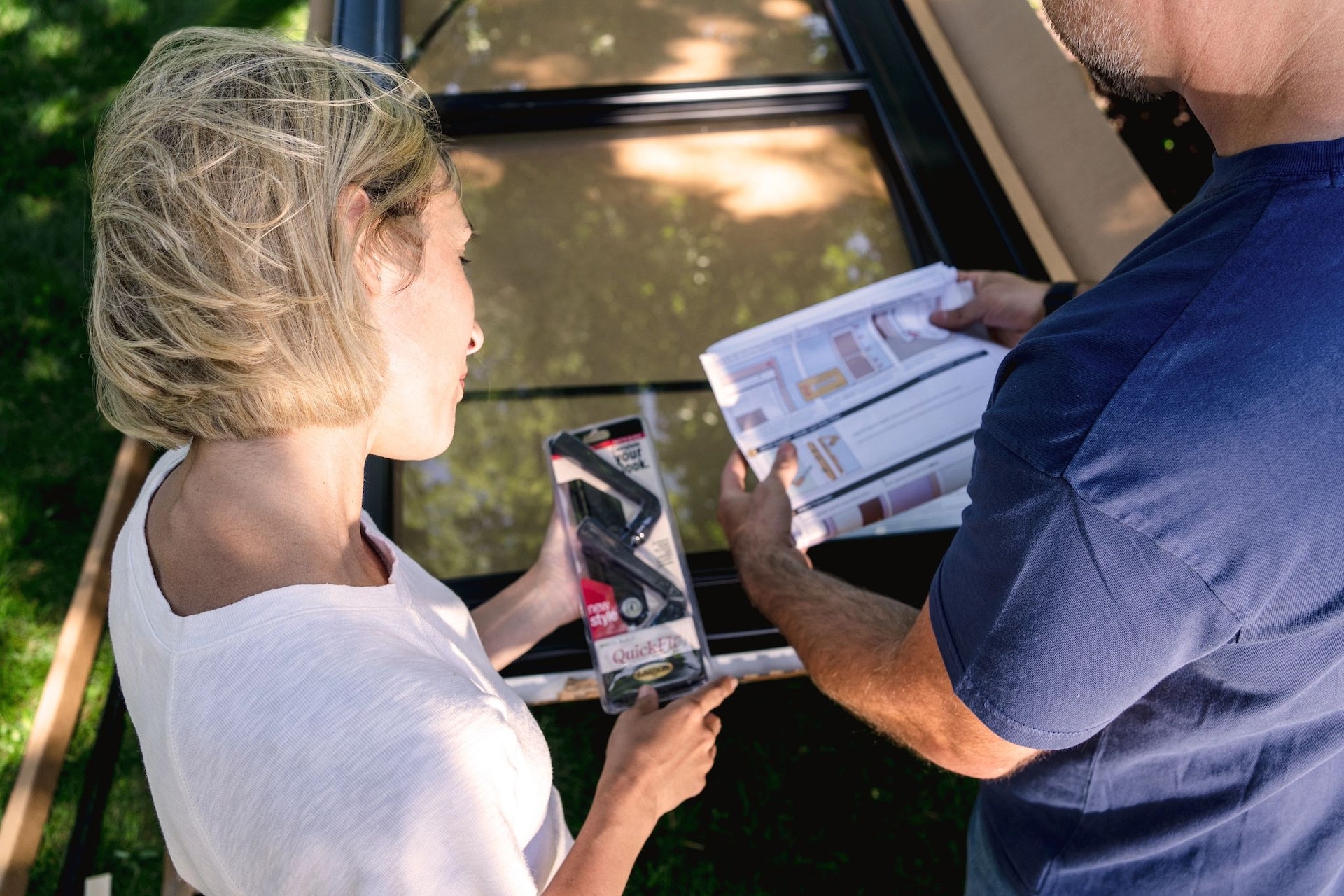 How to Install a Universal-Hinged Storm Door: An Overview